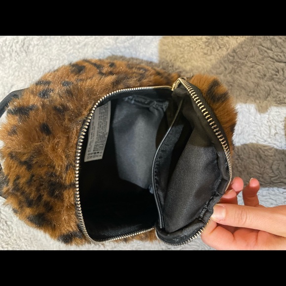 Mini soft leopard backpack - Picture 3 of 4